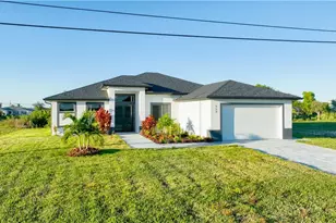 313 NE 5th Terrace, Cape Coral, FL 33909 - Photo 2