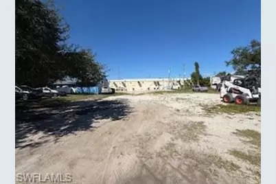 2722 SE Santa Barbara Pl, Cape Coral, FL 33904 - Photo 12