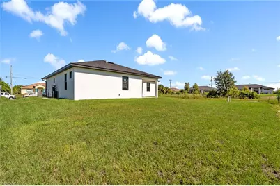 184 Pembroke St, Lehigh Acres, FL 33974 - Photo 32