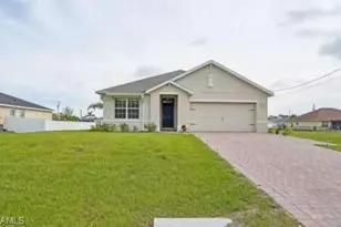 1009 Jacaranda Pkwy E, Cape Coral, FL 33909 - Photo 1
