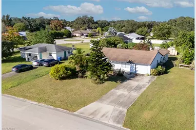 4056 S Edgewater Cir, Labelle, FL 33935 - Photo 2