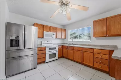 4056 S Edgewater Cir, Labelle, FL 33935 - Photo 10