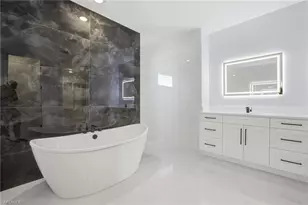 866 SW 18th St, Cape Coral, FL 33991 - Photo 10