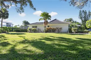 690 Murex Dr, Naples, FL 34102 - Photo 12