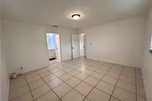 4517 SW Santa Barbara Pl, Cape Coral, FL 33914 - Photo 2