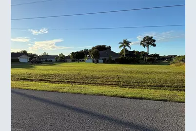 648 Kingsbury St E, Lehigh Acres, FL 33974 - Photo 1