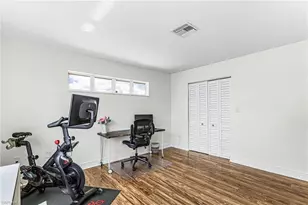 1060 Cooper Dr, Naples, FL 34103 - Photo 20