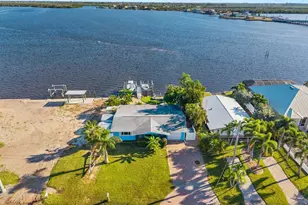 2504 Bayshore Dr, Matlacha, FL 33993 - Photo 2