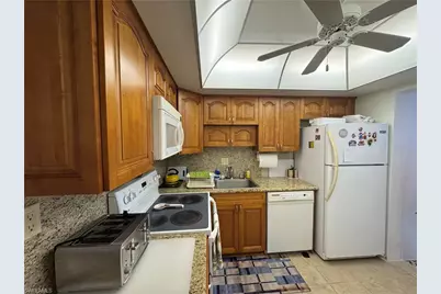 8101 11th N St N #320, Saint Petersburg, FL 33702 - Photo 12