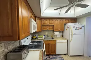 8101 11th N St N, Saint Petersburg, FL 33702 - Photo 12