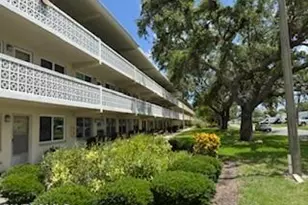 8101 11th N St N, Saint Petersburg, FL 33702 - Photo 1