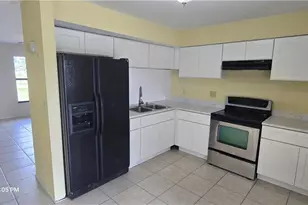 1302 NE 9th St, Cape Coral, FL 33909 - Photo 6