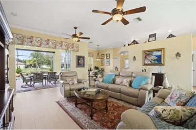 622 SE 8th Pl, Cape Coral, FL 33990 - Photo 4