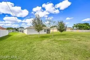 927 SE 5th Ct, Cape Coral, FL 33990 - Photo 32