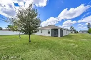 927 SE 5th Ct, Cape Coral, FL 33990 - Photo 30