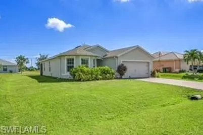 927 SE 5th Ct, Cape Coral, FL 33990 - Photo 2