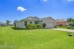 927 SE 5th Ct, Cape Coral, FL 33990 - Photo 2