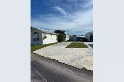 11631 Dawn Cowrie Dr, Fort Myers, FL 33908 - Photo 2