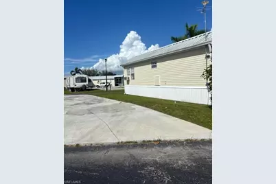 11631 Dawn Cowrie Dr, Fort Myers, FL 33908 - Photo 4