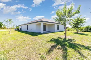 1206 NE 13th Pl, Cape Coral, FL 33909 - Photo 4