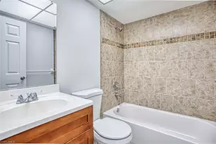 12471 McGregor Blvd, Fort Myers, FL 33919 - Photo 32