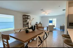 17712 Paradiso Wy, North Fort Myers, FL 33917 - Photo 2