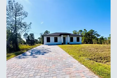 946 Panda Dr, Lehigh Acres, FL 33974 - Photo 1