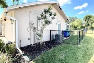 1406 S Larkwood Square, Fort Myers, FL 33919 - Photo 4