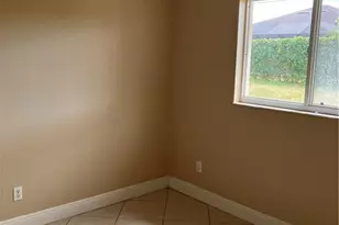 308 SE 19th Ln, Cape Coral, FL 33990 - Photo 4