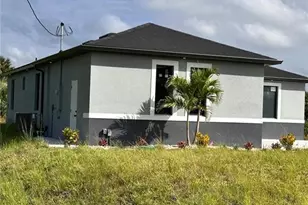 737 Cairo St E, Lehigh Acres, FL 33974 - Photo 4