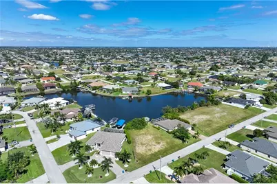 1727 SW 31st Ln, Cape Coral, FL 33914 - Photo 4