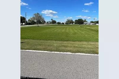 699 Avenue R SW, Moore Haven, FL 33471 - Photo 1