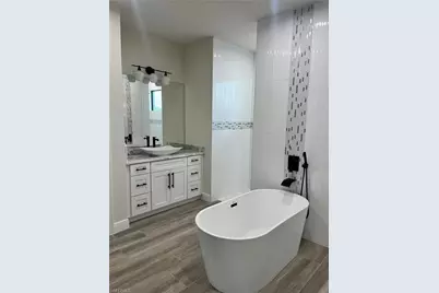 144 SW 28th St, Cape Coral, FL 33914 - Photo 4