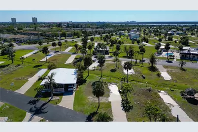 13661 Catbird Dr, Fort Myers, FL 33908 - Photo 4