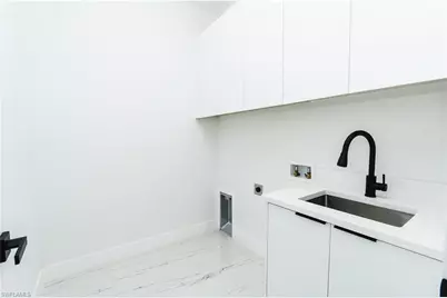 903 NE 23rd St, Cape Coral, FL 33909 - Photo 6