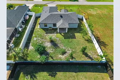 2737 NE 2nd Pl, Cape Coral, FL 33909 - Photo 30