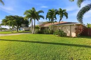 321 SE 30th St, Cape Coral, FL 33904 - Photo 4