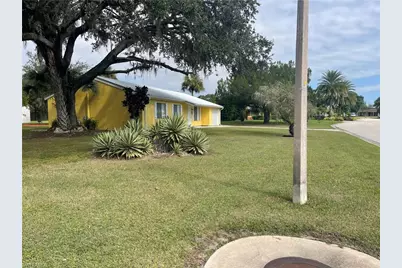 4015 Rainbow Cir, Labelle, FL 33935 - Photo 2