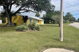 4015 Rainbow Cir, Labelle, FL 33935 - Photo 2