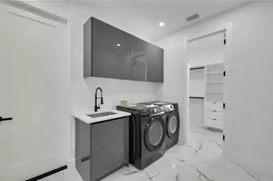 610 NW 1st St, Cape Coral, FL 33993 - Photo 12