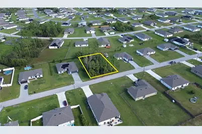 179 Yager Cir, Fort Myers, FL 33913 - Photo 2