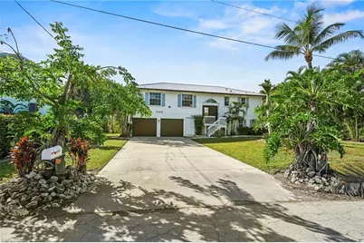 1570 Avion Pl, Naples, FL 34104 - Photo 2
