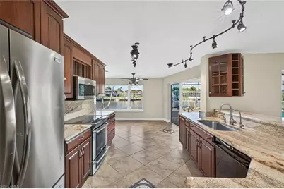 1921 SE 36th St, Cape Coral, FL 33904 - Photo 14