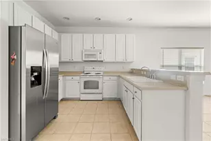 9240 Gladiolus Preserve Cir, Fort Myers, FL 33908 - Photo 6