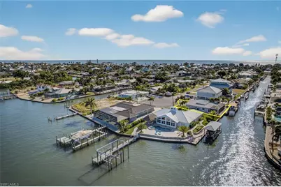 467 Madison Ct, Fort Myers Beach, FL 33931 - Photo 10