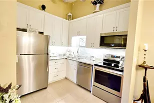 8101 S Woods Cir, Fort Myers, FL 33919 - Photo 6