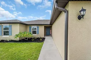 840 Youngreen Dr, Fort Myers, FL 33913 - Photo 4