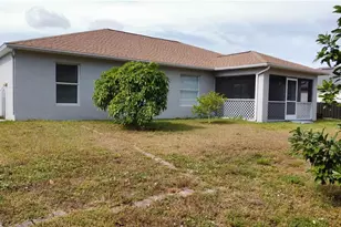 3025 NE 6th Pl, Cape Coral, FL 33909 - Photo 10