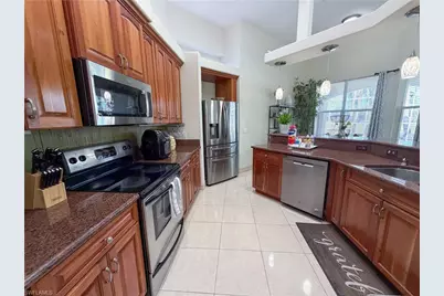 2501 SE 19th Pl, Cape Coral, FL 33904 - Photo 4
