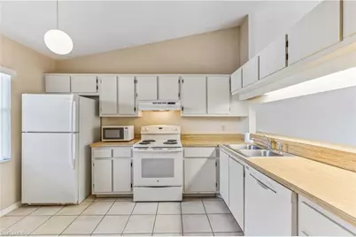 9305 Lake Park Dr #204, Fort Myers, FL 33919 - Photo 4